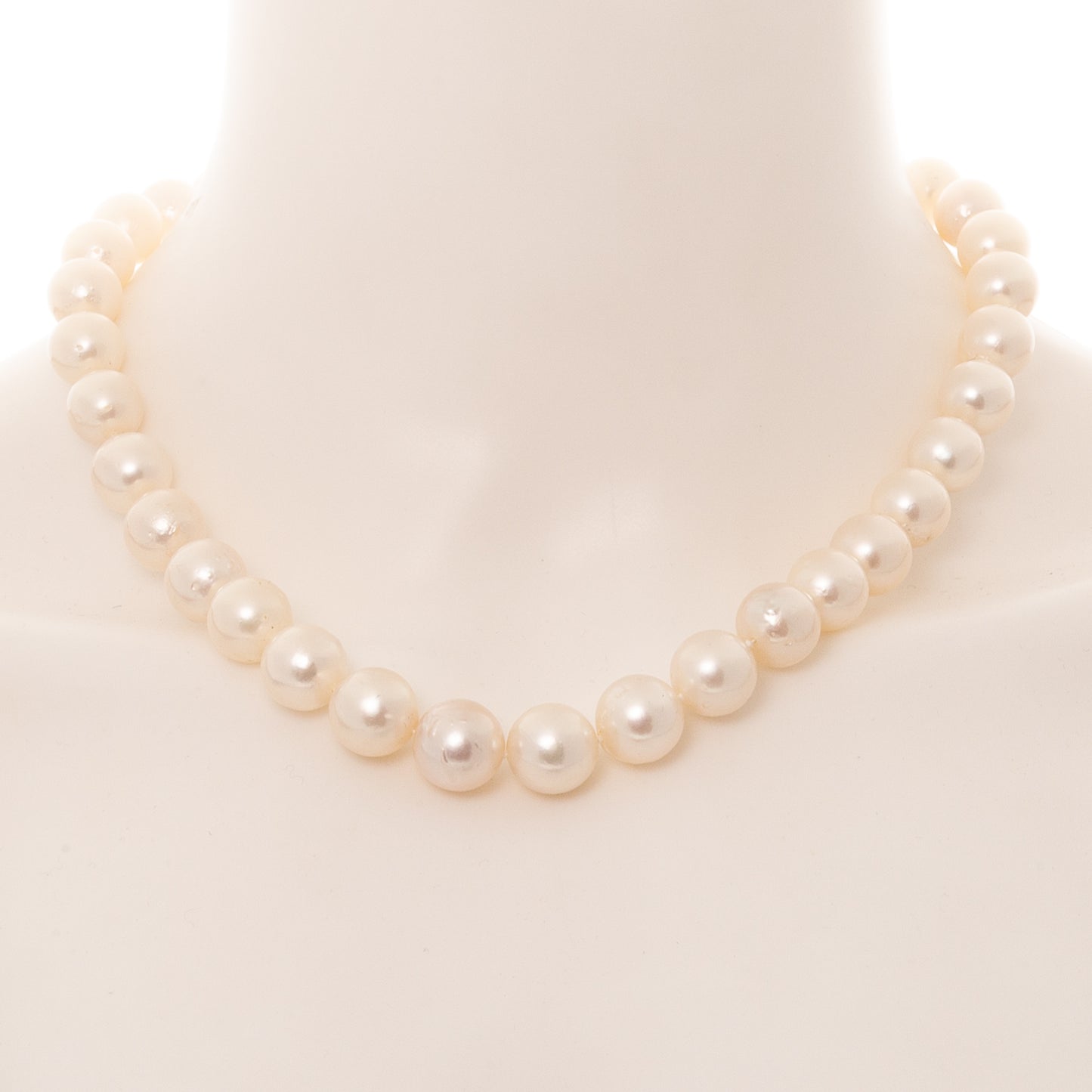 A GIA Graduated South Sea Pearl Necklace in 14K
