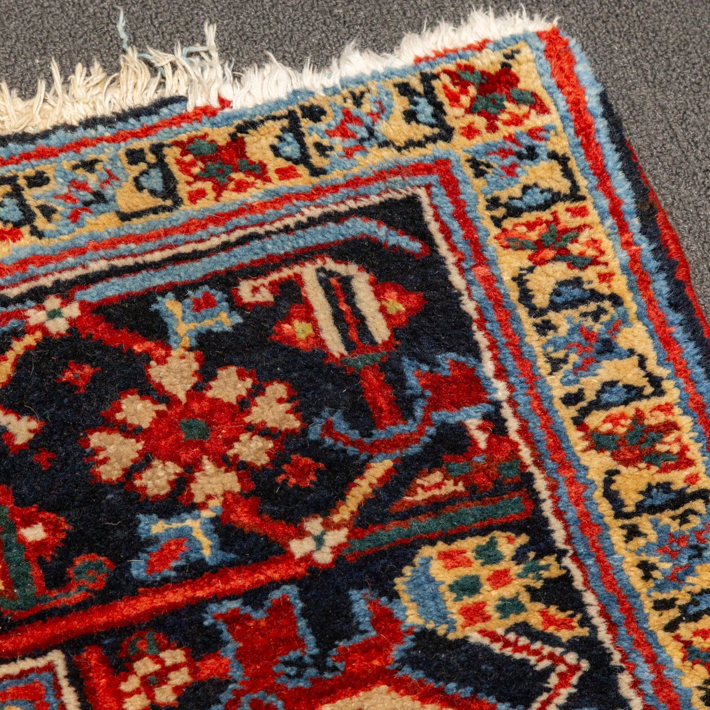 Semi-Antique Heriz Carpet, Persia, 9.6 x 13.2