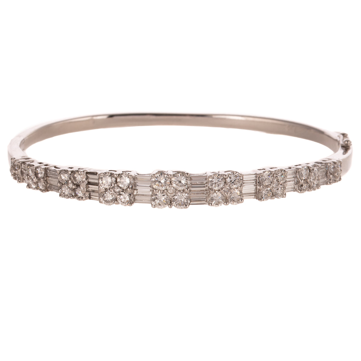 A 3.00 ctw Diamond Bangle in 18K
