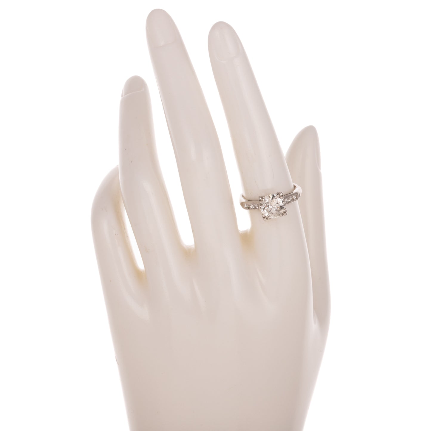 A 1.75 ct Diamond Ring in Platinum